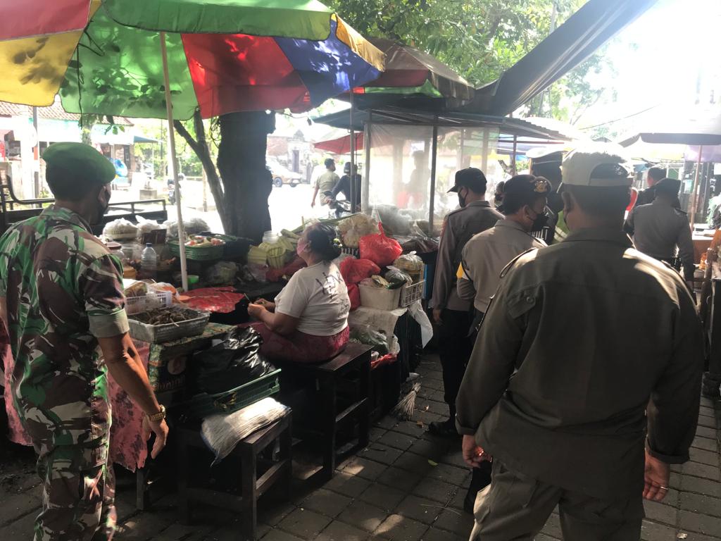 Gandeng Instansi Terkait Polres Jembrana Tertibkan Masyarakat Di Pasar Umum Jembrana Polres Jembrana